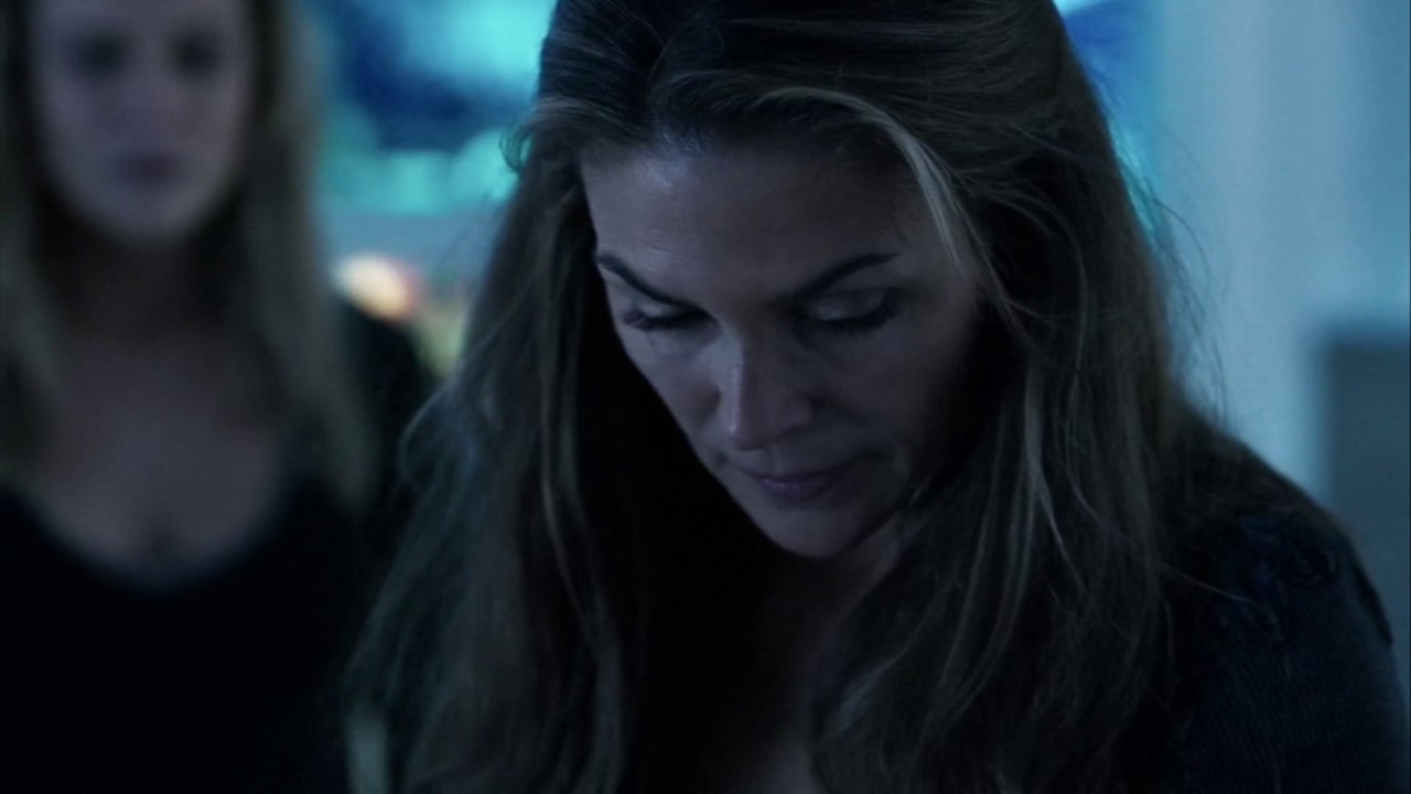 The 100 4x08 Clarke injects herself with nightblood YouTube