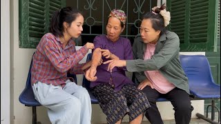 The kind woman visited and helped the pregnant single mother. screenshot 4