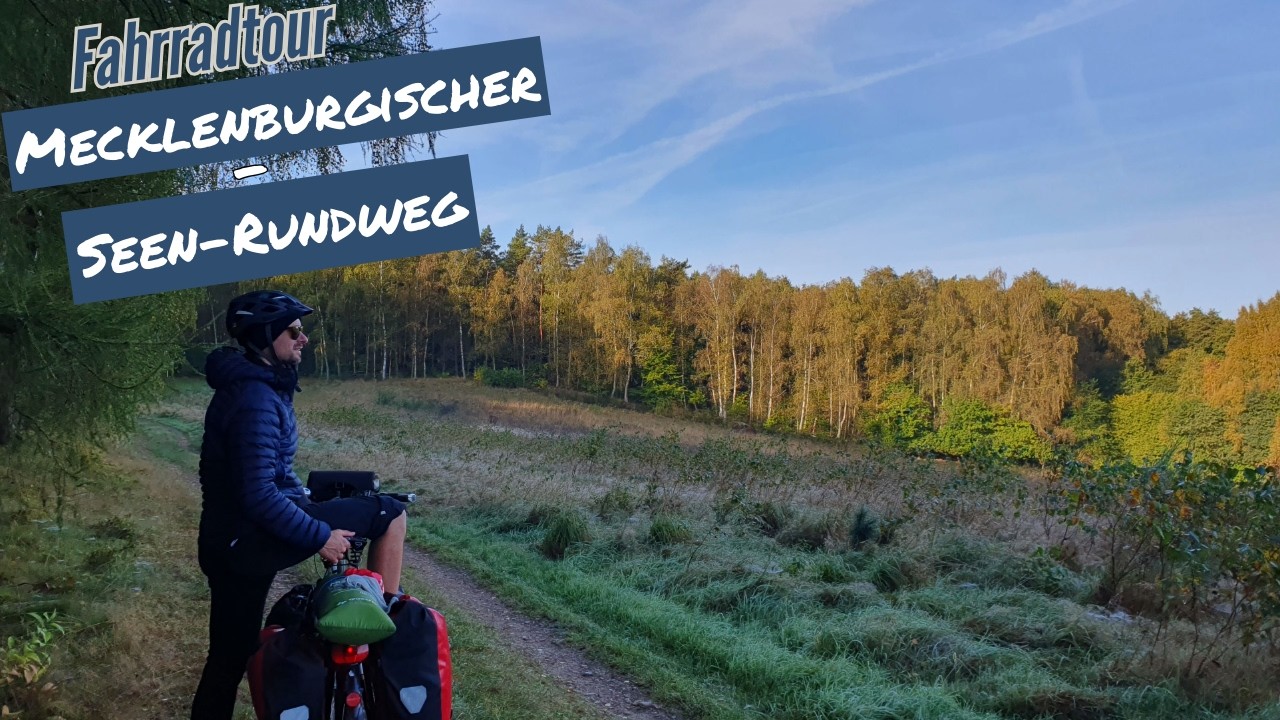 Fahrradtour im Herbst auf dem Mecklenburgischen Seen-Rundweg