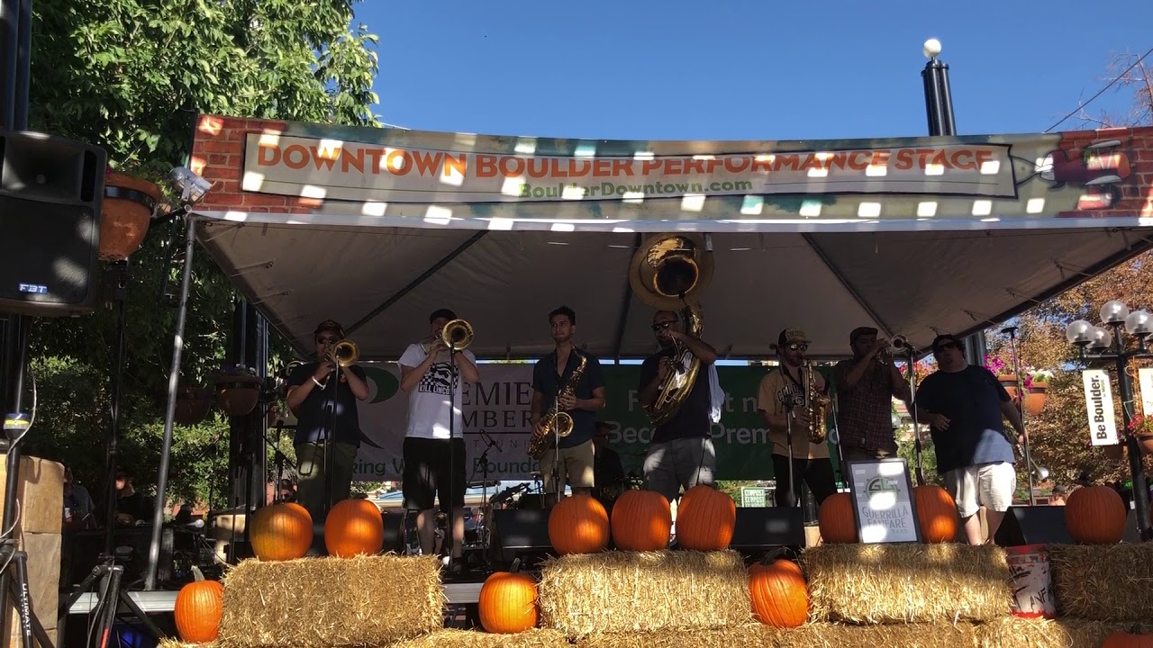 Guarda Guerrilla Fanfare Brass Band at Boulder Fall Festival su YouTube Guarda Guerrilla Fanfare Brass Band at Boulder Fall Festival su YouTube