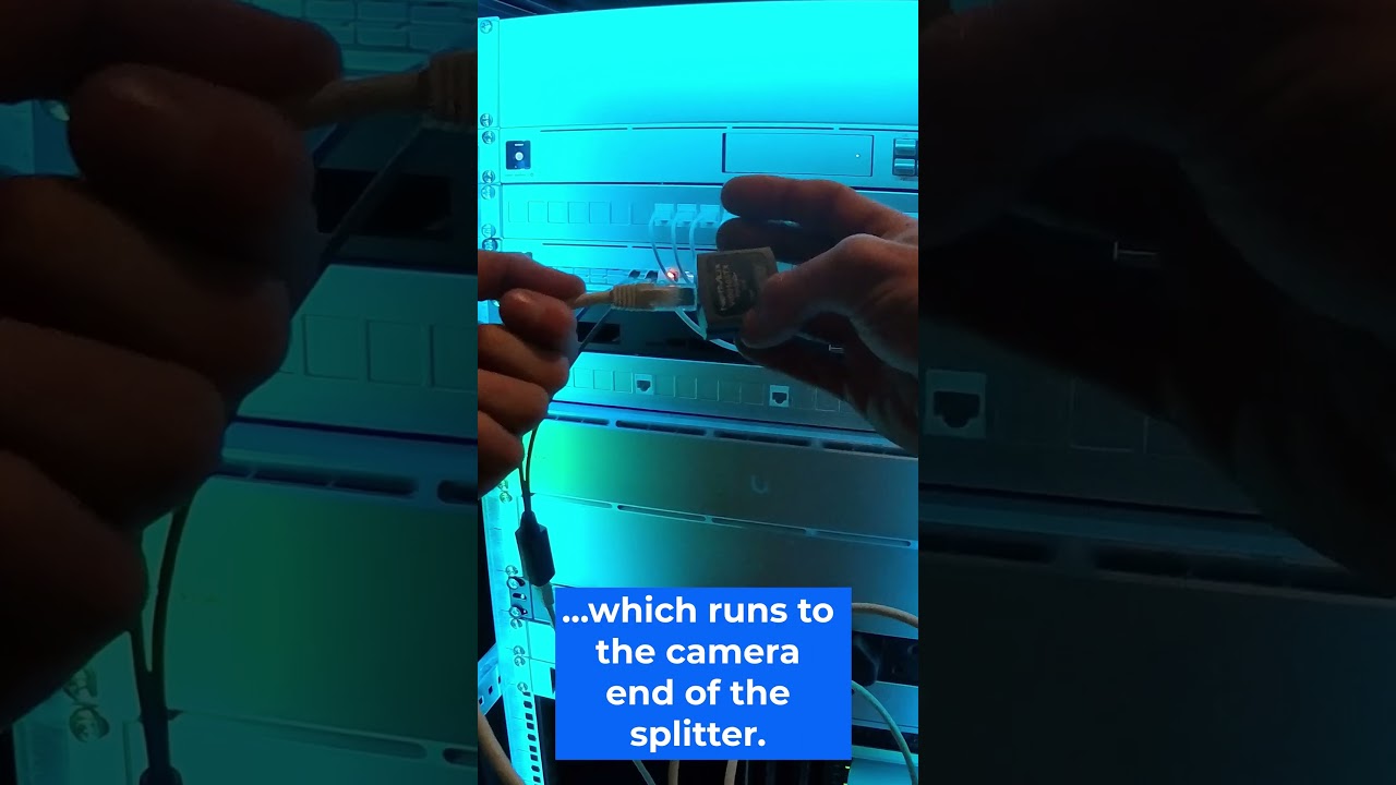 Это позволяет подключить ДВЕ камеры UniFi к одному кабелю. 