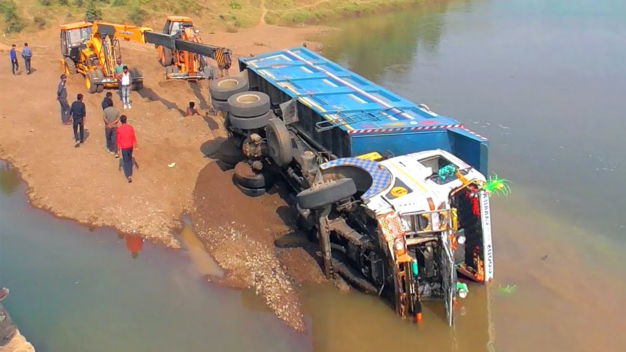 Top 30 Idiot Truck Driver Fails of 2025 – Shocking Crashes, Instant ...
