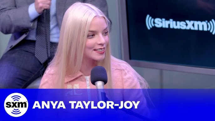 Fan on their way to the Apple Store”: Anya Taylor-Joy trying to take a  selfie on a fan's Android sparks hilarious reaction online