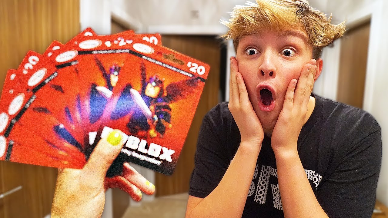 Mom Surprises Kid With 500 Of Robux Emotional - roblox youtube kid steals robux