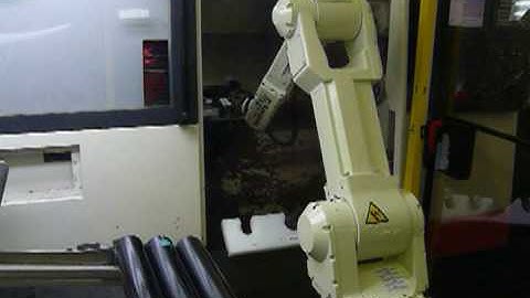 RFA Kawasaki Robotloader with RFA-Vision loading plastic part in HWacheon lathe