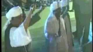السودان..البشير يغنى......Sudanese President sings