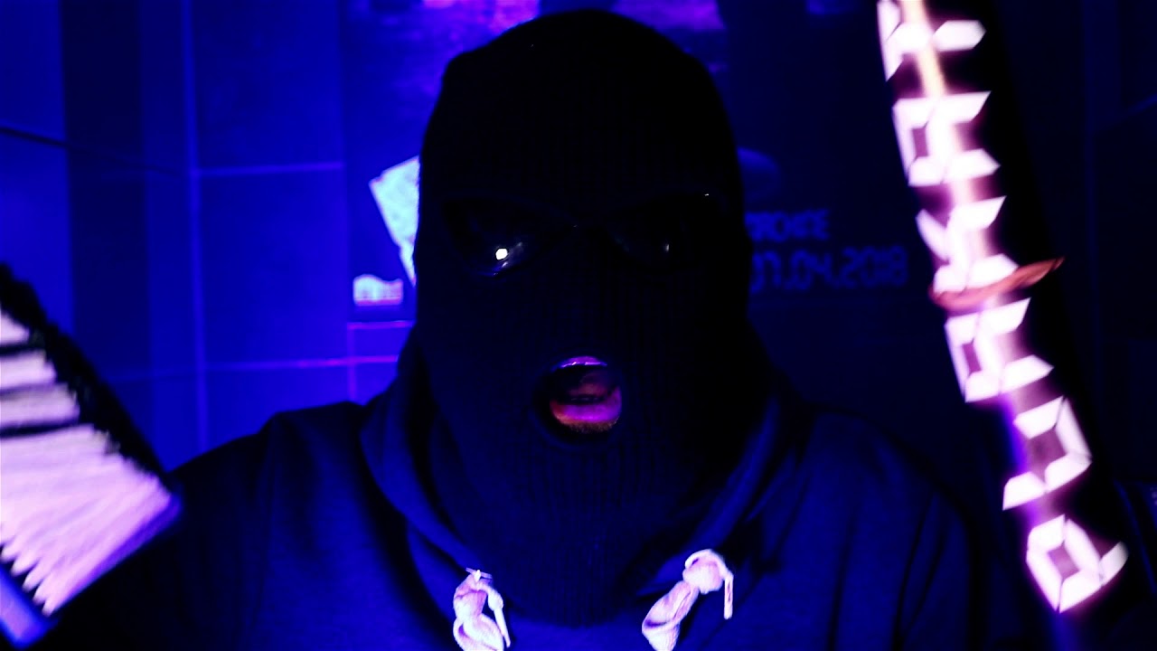 Plakateboi / Assi80 ft. Synthikat