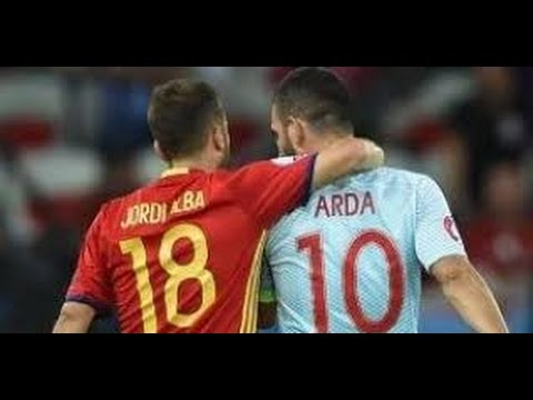 شاهد ماذا فعل جوردي البا مع توران اثناء مجريات مباراة اسبانيا ضد تركيا