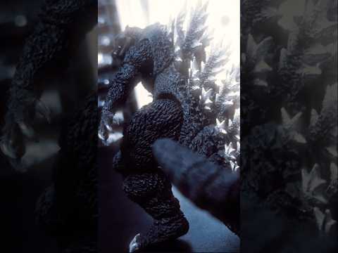 Godzilla photography! #actionfigures #hiyatoys #collection #shmonsterarts #hiyatoys #kaiju #gxk