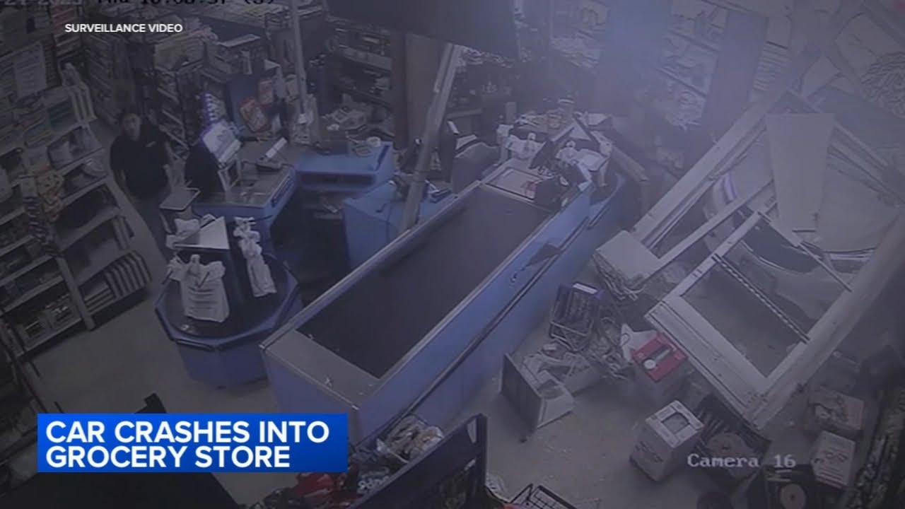 Car slams into Villa Park grocery store - YouTube