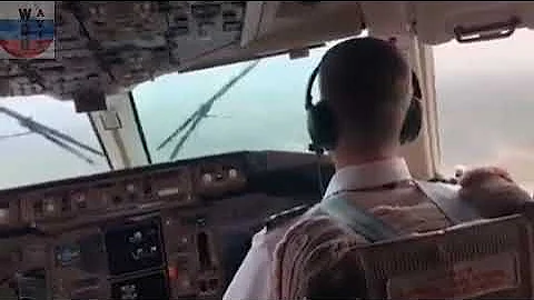 Заход на посадку в грозу. Смотрите и не бойтесь летать.