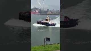 Powerhouse at Sea: Tugboat Creates Epic Waves!