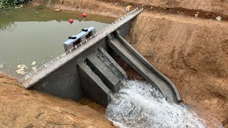 Construction of a powerful 2-gate discharge dam