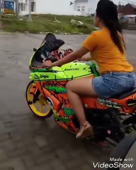 Buat Status WA   cewek naik ninja