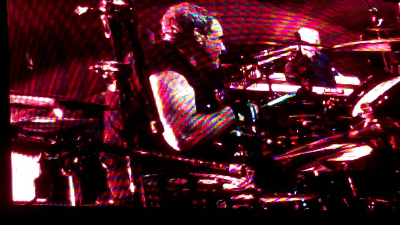 BON JOVI KISSES GIRL at the  Festival d'ete de Quebec 2012