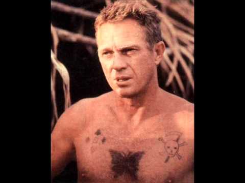 Papillon Ã¨ un film del 1973 diretto da Franklin J. Schaffner, con Steve McQueen, Dustin Hoffman, Anthony Zerbe, Woodrow Parfrey, Don Gordon... Robert Deman... Genere avventura, drammatico, biografico. Il film narra la storia vera di Henri CharriÃ¨re, detto "Papillon" per via di una farfalla che porta tatuata sul torace, venticinquenne francese condannato all'ergastolo per un omicidio che non ha mai commesso (secondo quanto sostenuto nel libro autobiografico Papillon del 1969, al quale si Ã¨ ispirata la sceneggiatura). Sceneggiatura di Dalton Trumbo e Lorenzo Semple Jr.. Musiche di Jerry Goldsmith. Jerry Goldsmith, frequente collaboratore del regista Schaffner (con cui aveva realizzato le musiche, tra gli altri, anche di Il pianeta delle scimmie, nel 1968, e di Patton, generale d'acciaio, nel 1970). Il film conobbe un tale successo che ad esso si ispirÃ², qualche tempo dopo, un film-parodia, Farfallon (1974), interpretato da Franco Franchi e Ciccio Ingrassia, per la regia di Riccardo Pazzaglia. La scena finale, nella quale Papillon fugge aggrappato a un sacco pieno di noci di cocco, sfruttando la spinta della settima di una sequenza periodica di onde, da lui osservata, ha ispirato la canzone dei Nomadi , "La settima onda", che dÃ  il nome all'album omonimo del 1994. Frasi: Maledetti bastardi... sono ancora vivo!