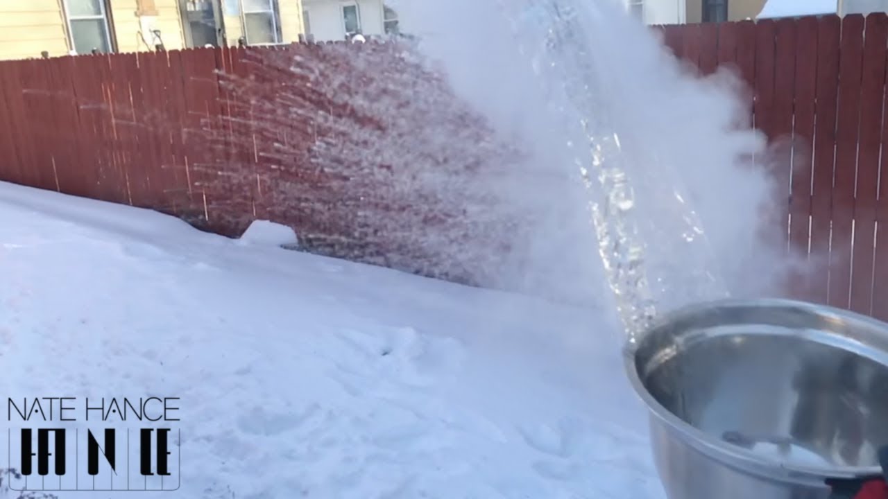 Guarda Making snow in -50F Wind Chill su YouTube Guarda Making snow in -50F Wind Chill su YouTube