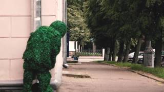 Минские приключения человека-куста: испуганные прохожие и освежающий фонтан Минские приключения человека-куста: испуганные прохожие и освежающий фонтан