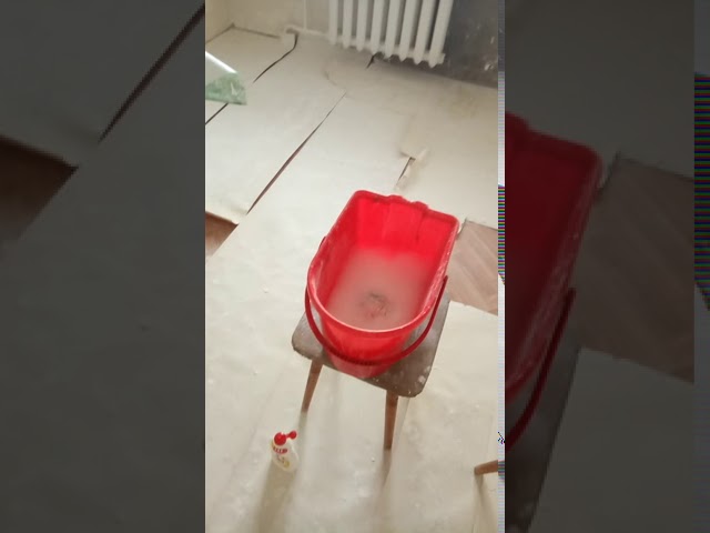 Как быстро отмыть водоэмульсионную краску с потолка