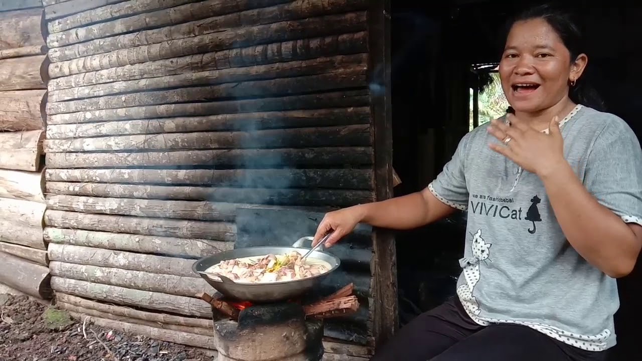 Makanan kas Batak karo..gulai ayam cipera jagung muda.. 