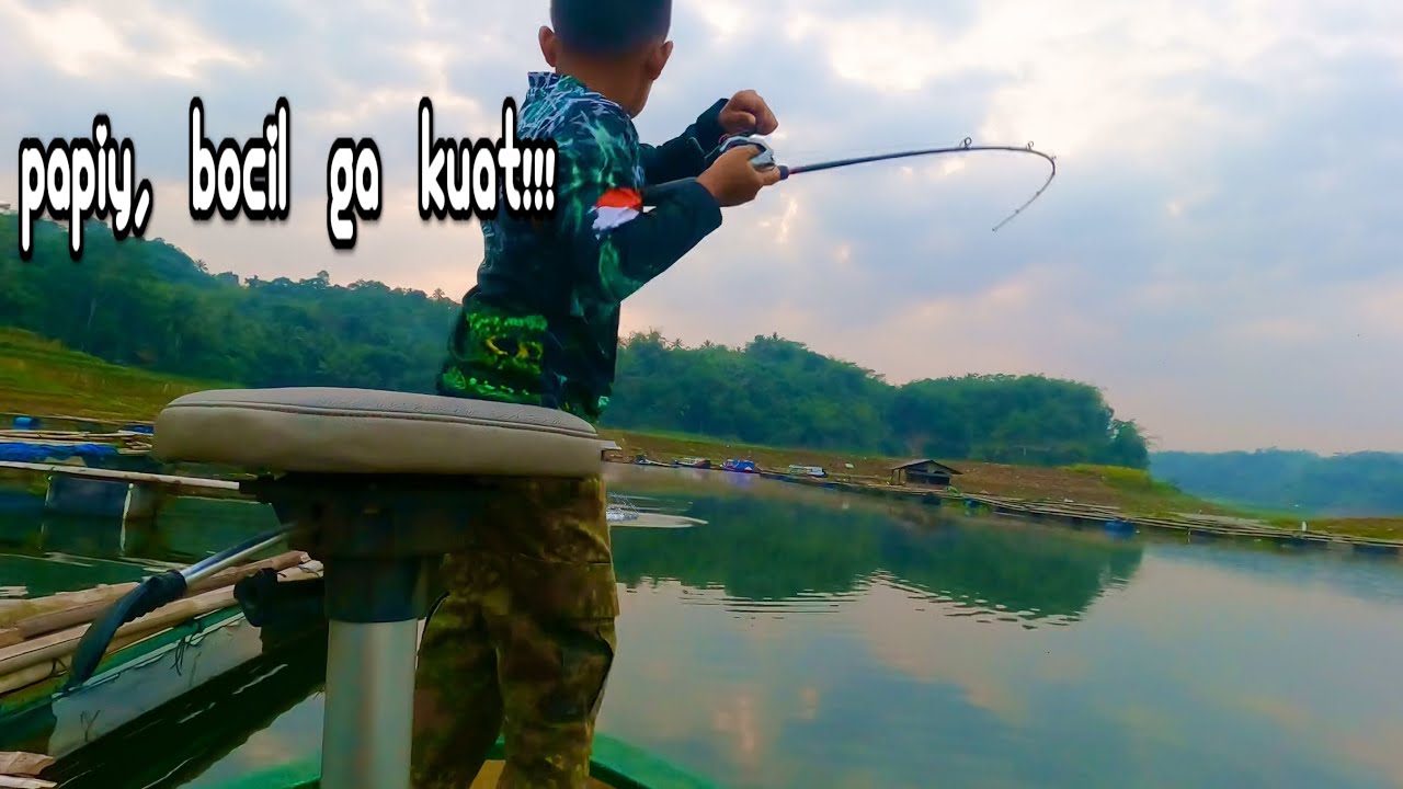 Joran BOCIL hampir jatuh ditarik Monster toman Waduk CIrata