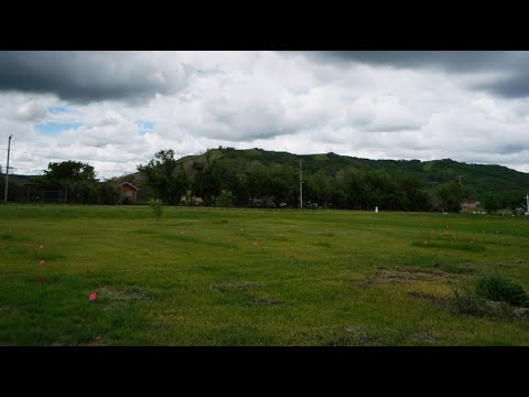 Video: Wie viele unmarkierte Gräber in Wohnheimen?