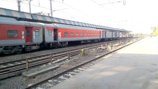 Superfast 22122 Lko Ltt Ac Sf Express Train Showing Acceleration At Diva Junction, Mumbai !!! Superfast 22122 Lko Ltt Ac Sf Express Train Showing Acceleration At Diva Junction, Mumbai !!!