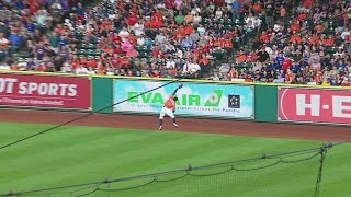 TEX@HOU: Springer makes a tremendous leaping grab