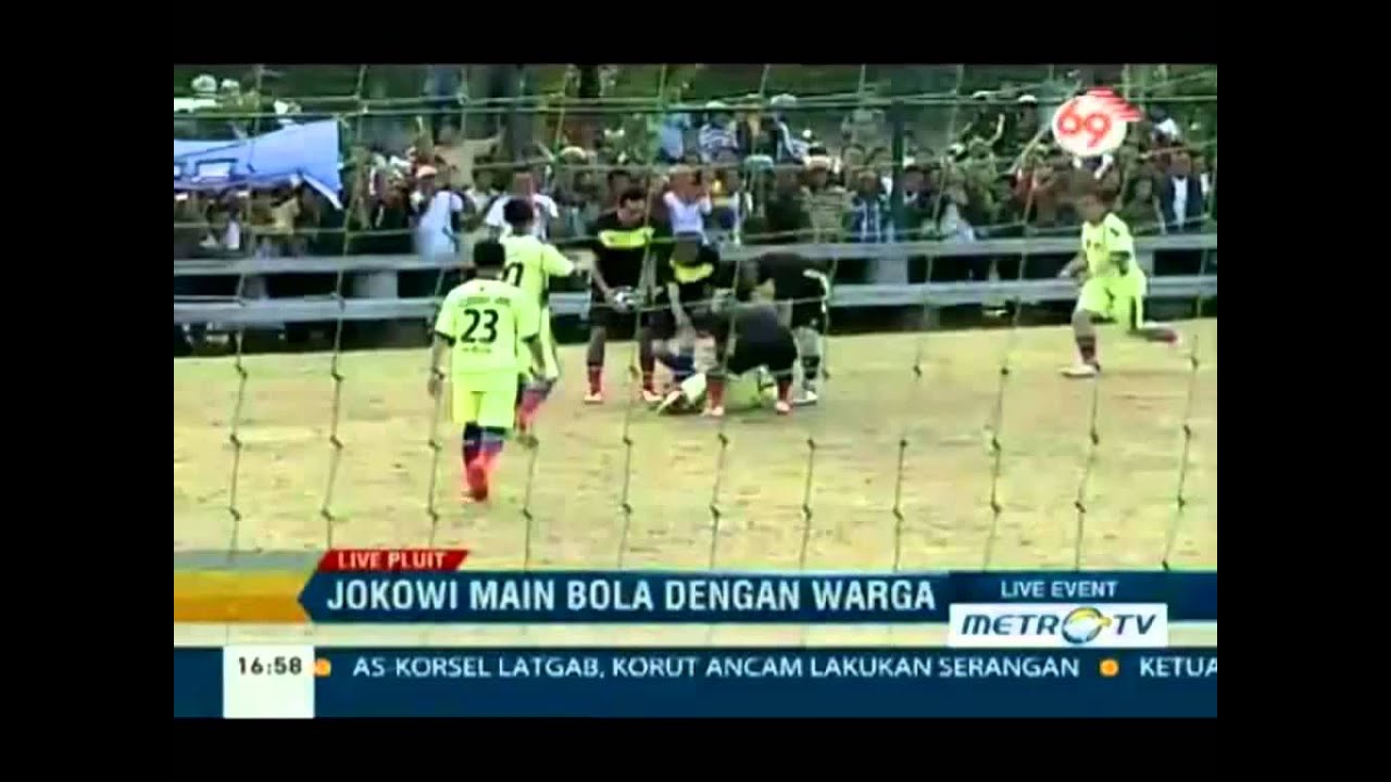 Lucu Jokowi Main Bola Di Usir Wasit Tekel Lawan Hampir Tawuran
