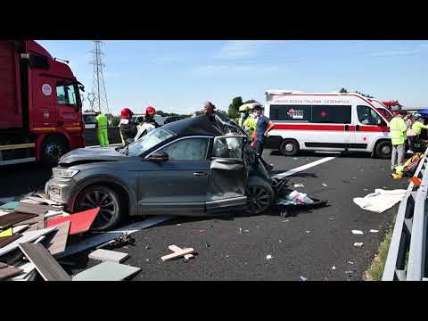FORLI': Camion travolge auto in coda in autostrada, un morto e almeno 7 feriti | VIDEO