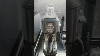 Cafeteira Espresso Oster Compacta