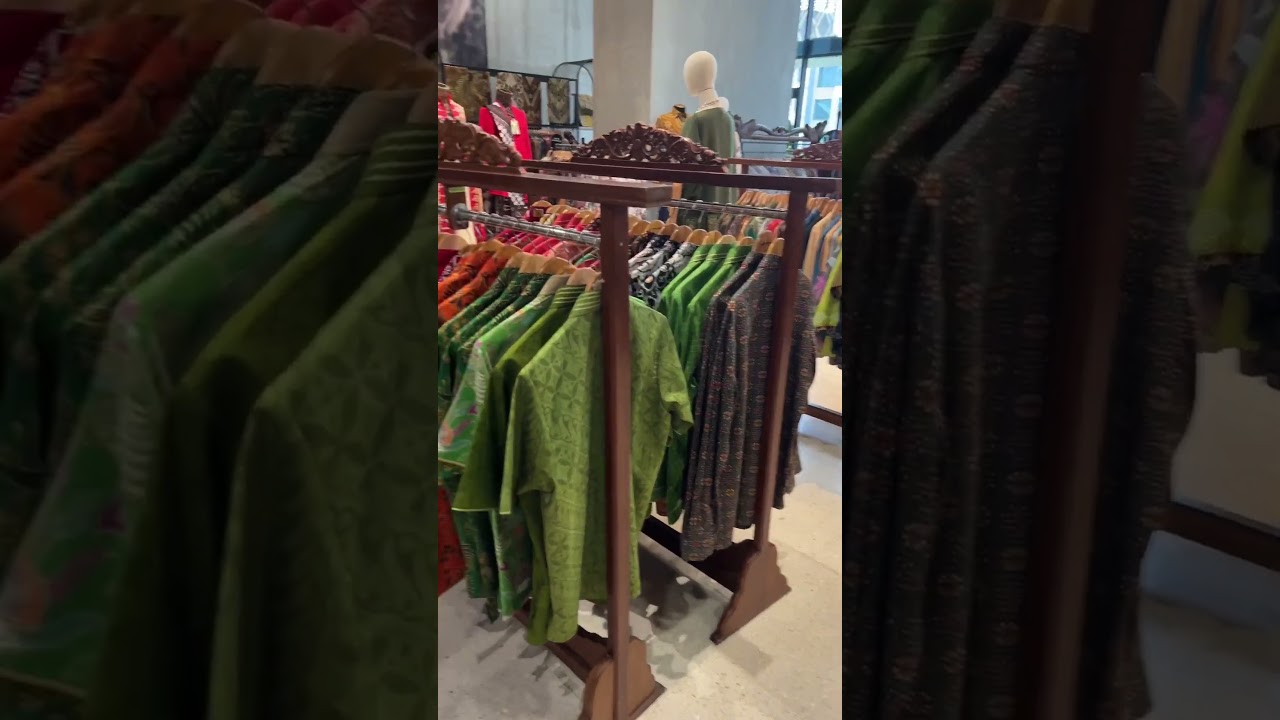 Батик в Индонезии. Красивые рубашки.