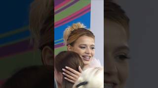Юлия Гаврилина на встрече с поклонниками на VK FEST, девочка аж расплакалась