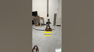 Thương vợ vất vả chồng mua cho vợ robot hút bụi nhưng nó lạ lắm #shorts #short #haihuoc #troll