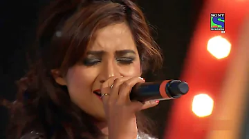 Chikni Chameli | Shreya Ghoshal's Live Performance at Umang 2013