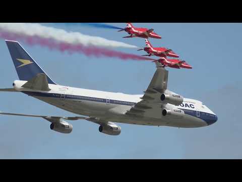 British Airways Boeing 747 en Red Arrows