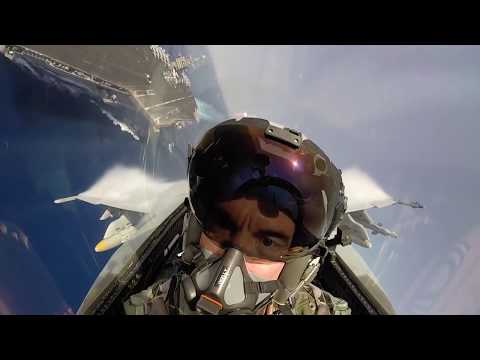 Pukin' Dogs On Cruise การขับเครื่องบินขับไล่ VFA-143 ของทหารสหรัฐ