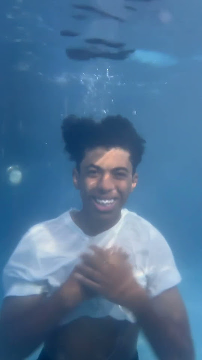 Dancinha na piscina!!
