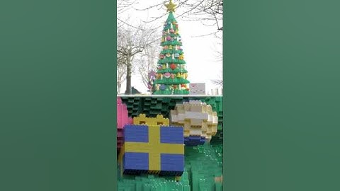 Au Royaume-Uni, un parc à thème sur Lego a construit un sapin avec plus de 360.000 briques