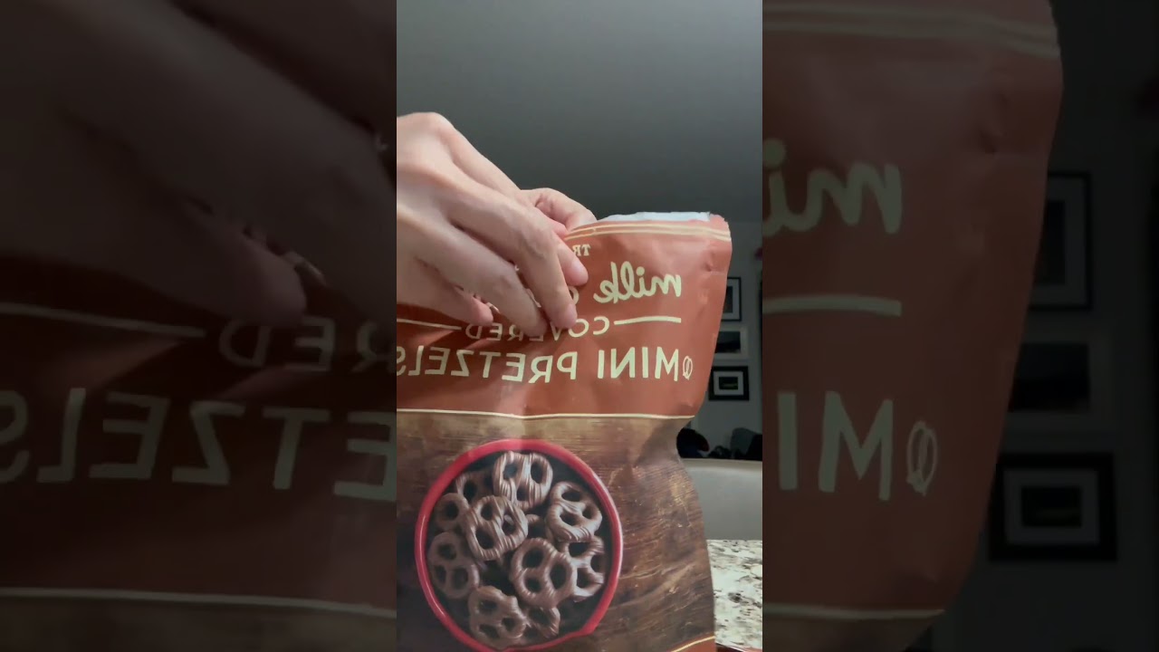 Pasalobong from Chicag❤️Mini pretzels covered milk chocolate 