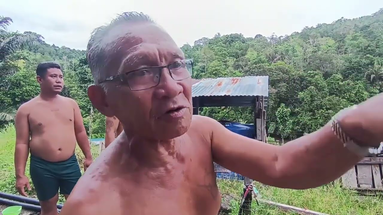 pulang ke rumah panjang// terus minum dan bbq dekat halaman luar rumah panjang