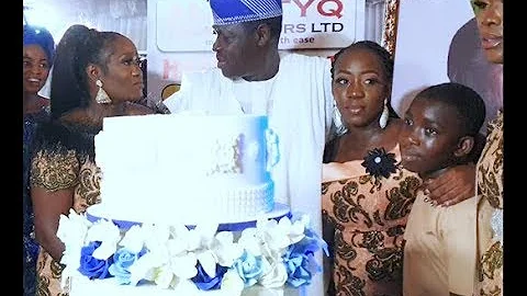 Taiwo Hassan (Ogogo) snaps with his daughters &Sons that looks like him alongside Saheed Balogun