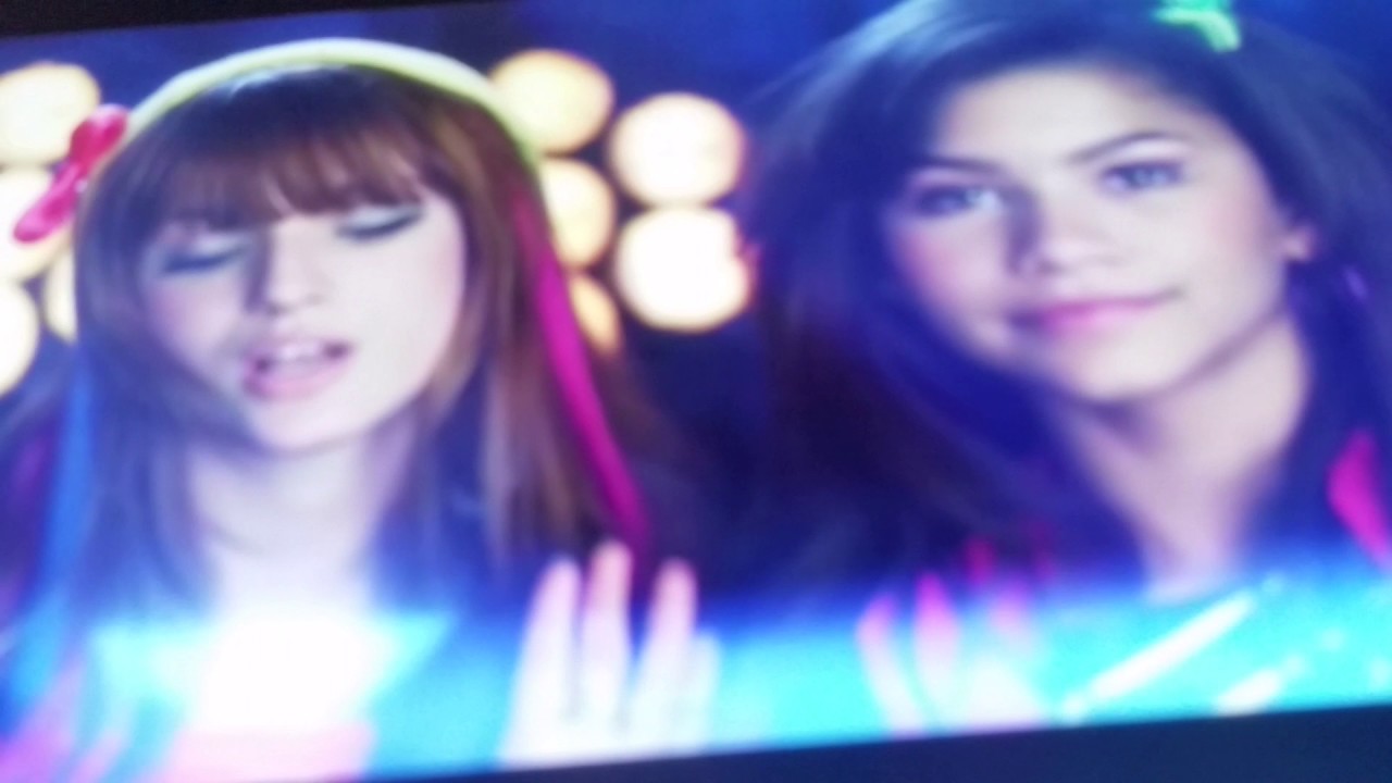Watch Me - Bella Thorne & Zendaya (from : Shake It Up) - YouTube
