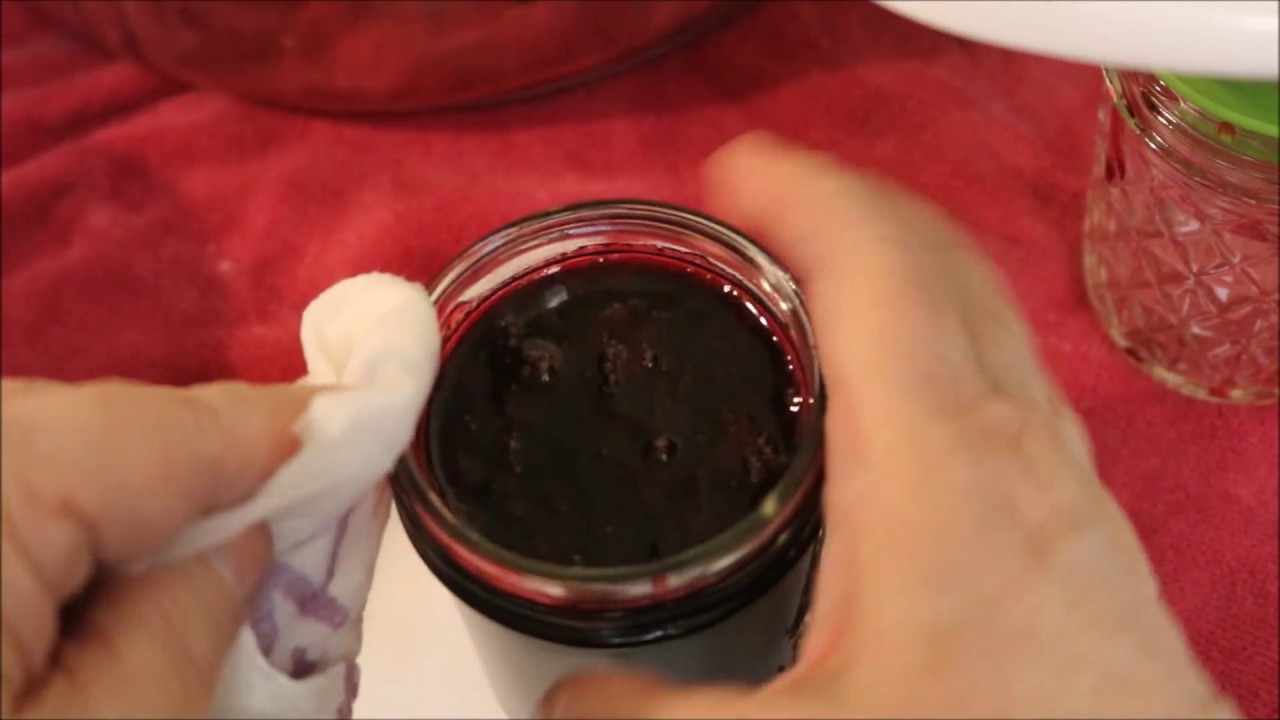 Aunt Duddie Makes Seedless Blackberry Jam