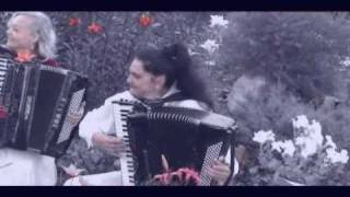 Video thumbnail of "Accordion duet Nina & Lena - Balkan Dance Нина Слюсарь аккордеон"