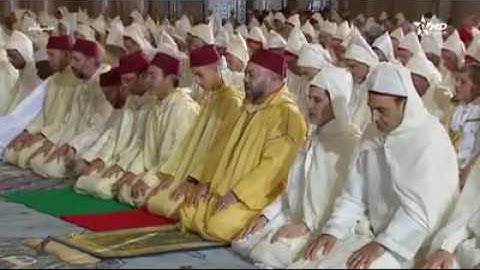الشيخ عمر القزابري ركعتين من صلاة العشاء رمضان 1438/2017 ليلة 27 بحضور الملك محمد السادس تلاوة رائعة