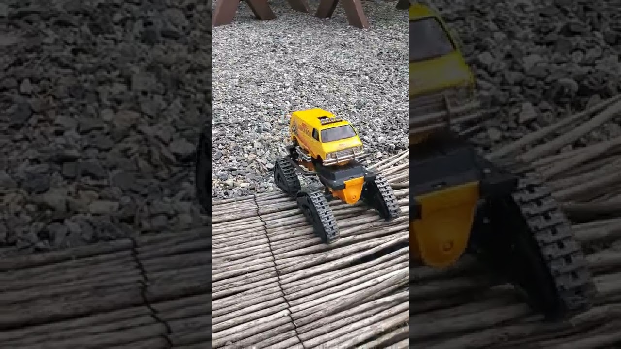 LUNCHBOX JR  ON TRACKS!