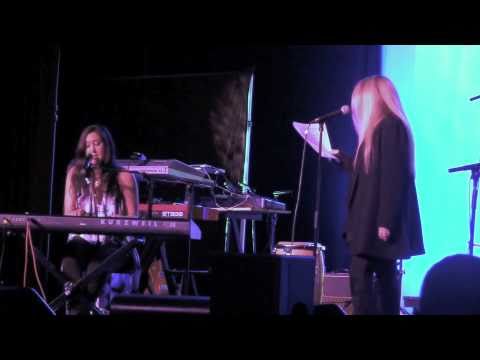 Vanessa Carlton and Stevie Nicks - Carousel