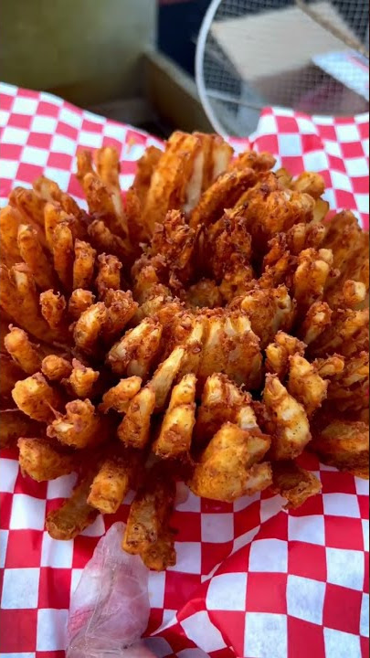 How a Bloomin' Onion is made! #shorts