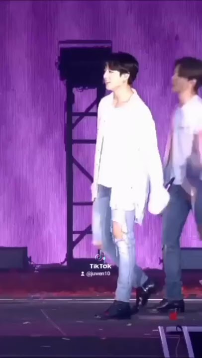 when jungkook fainted on the stage 😭😭😭😭😭😭🥺🥺🥺💔💔💔💔💔💔